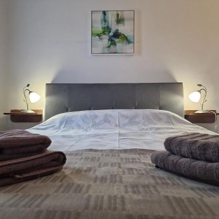 Apartments Katarina - New Renovated ロヴィニ エクステリア 写真