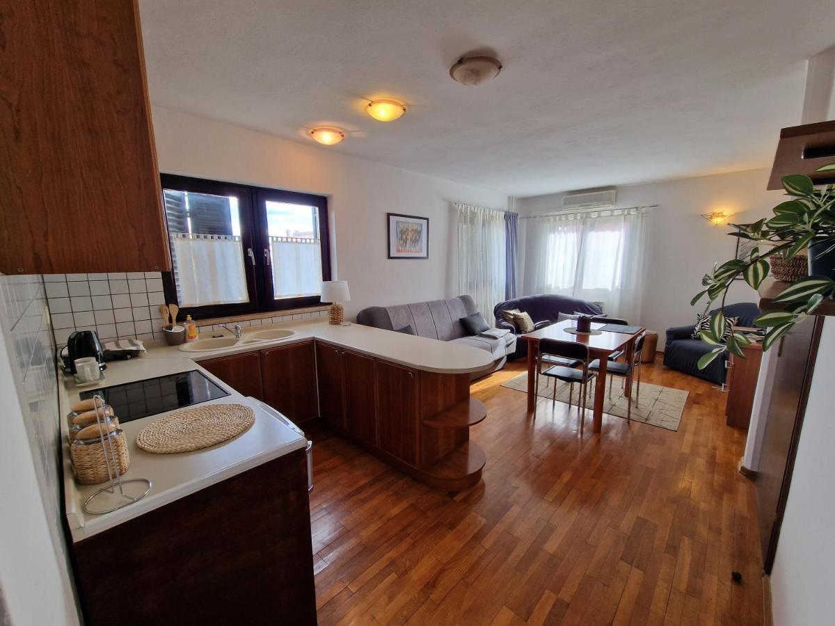 Apartments Katarina - New Renovated ロヴィニ エクステリア 写真
