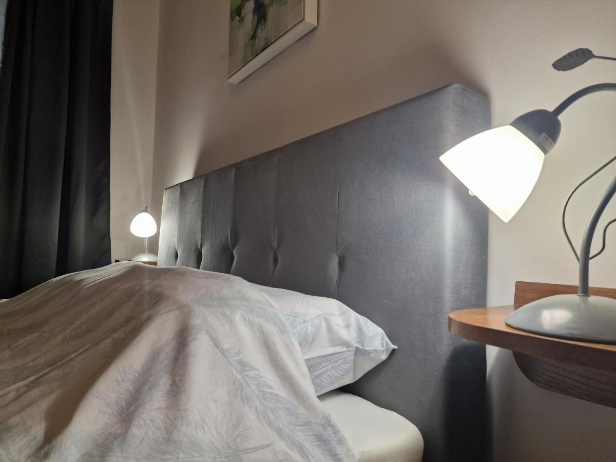 Apartments Katarina - New Renovated ロヴィニ エクステリア 写真