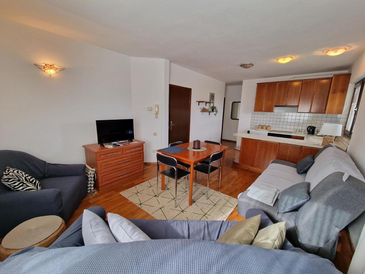 Apartments Katarina - New Renovated ロヴィニ エクステリア 写真