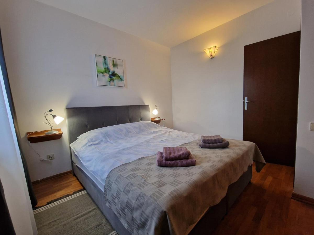 Apartments Katarina - New Renovated ロヴィニ エクステリア 写真