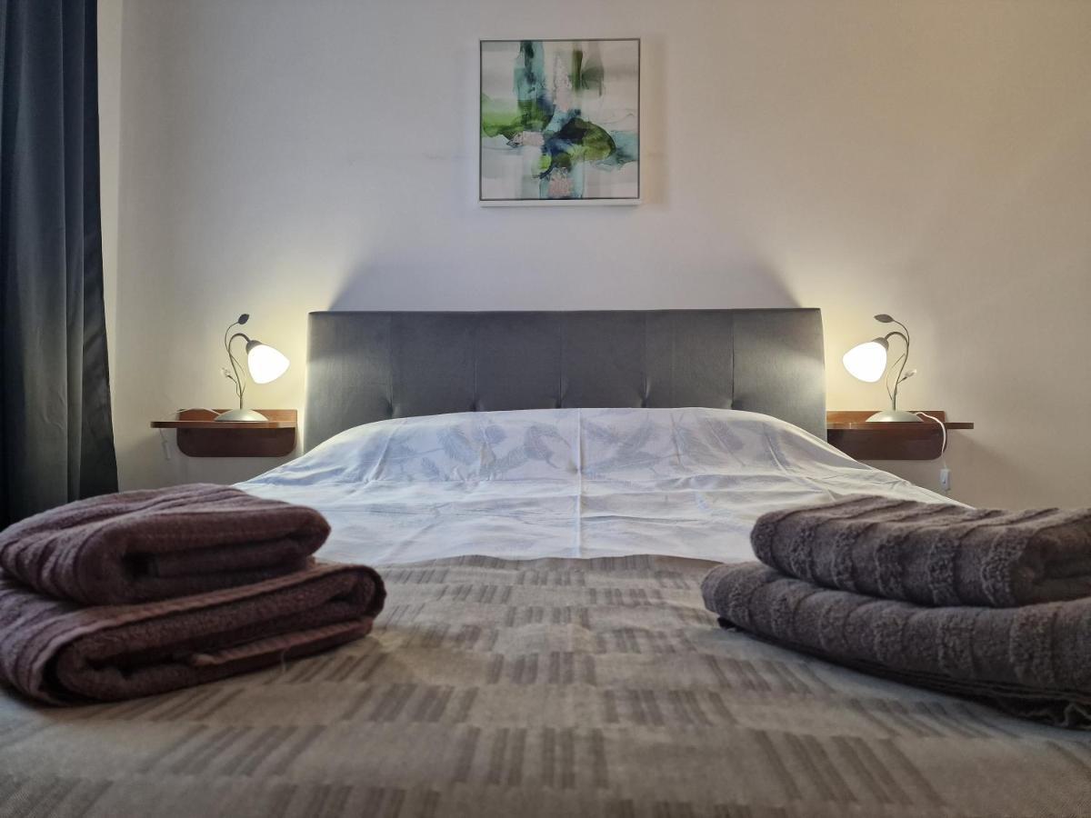 Apartments Katarina - New Renovated ロヴィニ エクステリア 写真