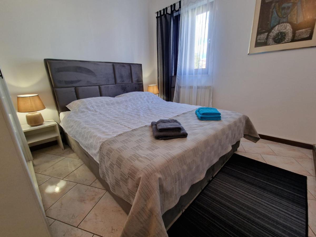 Apartments Katarina - New Renovated ロヴィニ エクステリア 写真