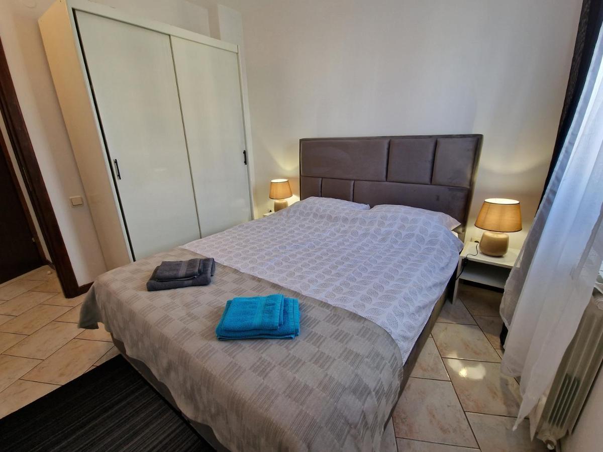 Apartments Katarina - New Renovated ロヴィニ エクステリア 写真