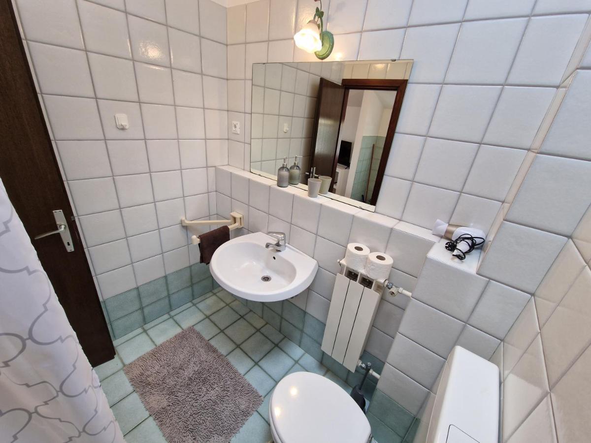 Apartments Katarina - New Renovated ロヴィニ エクステリア 写真