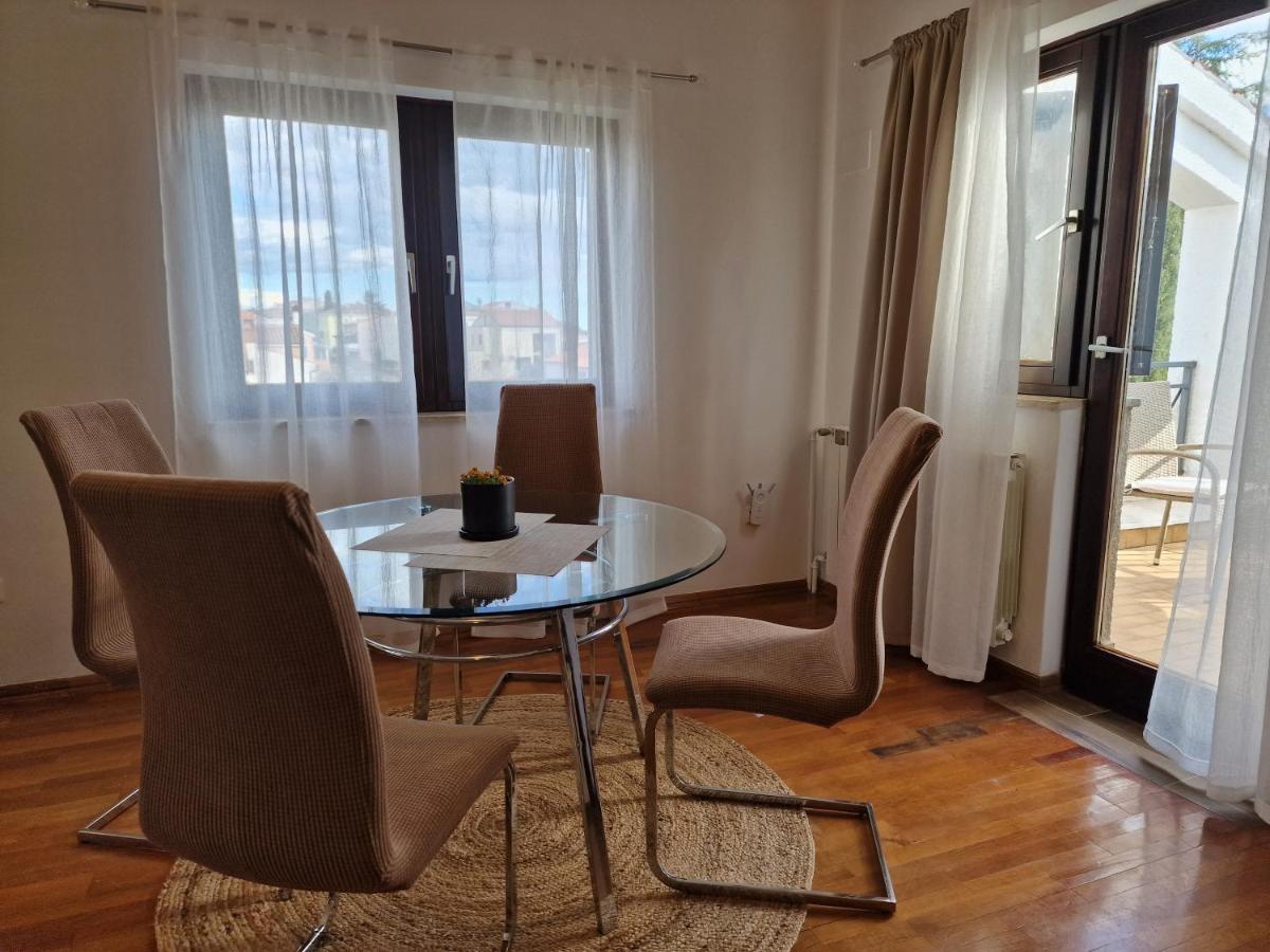 Apartments Katarina - New Renovated ロヴィニ エクステリア 写真