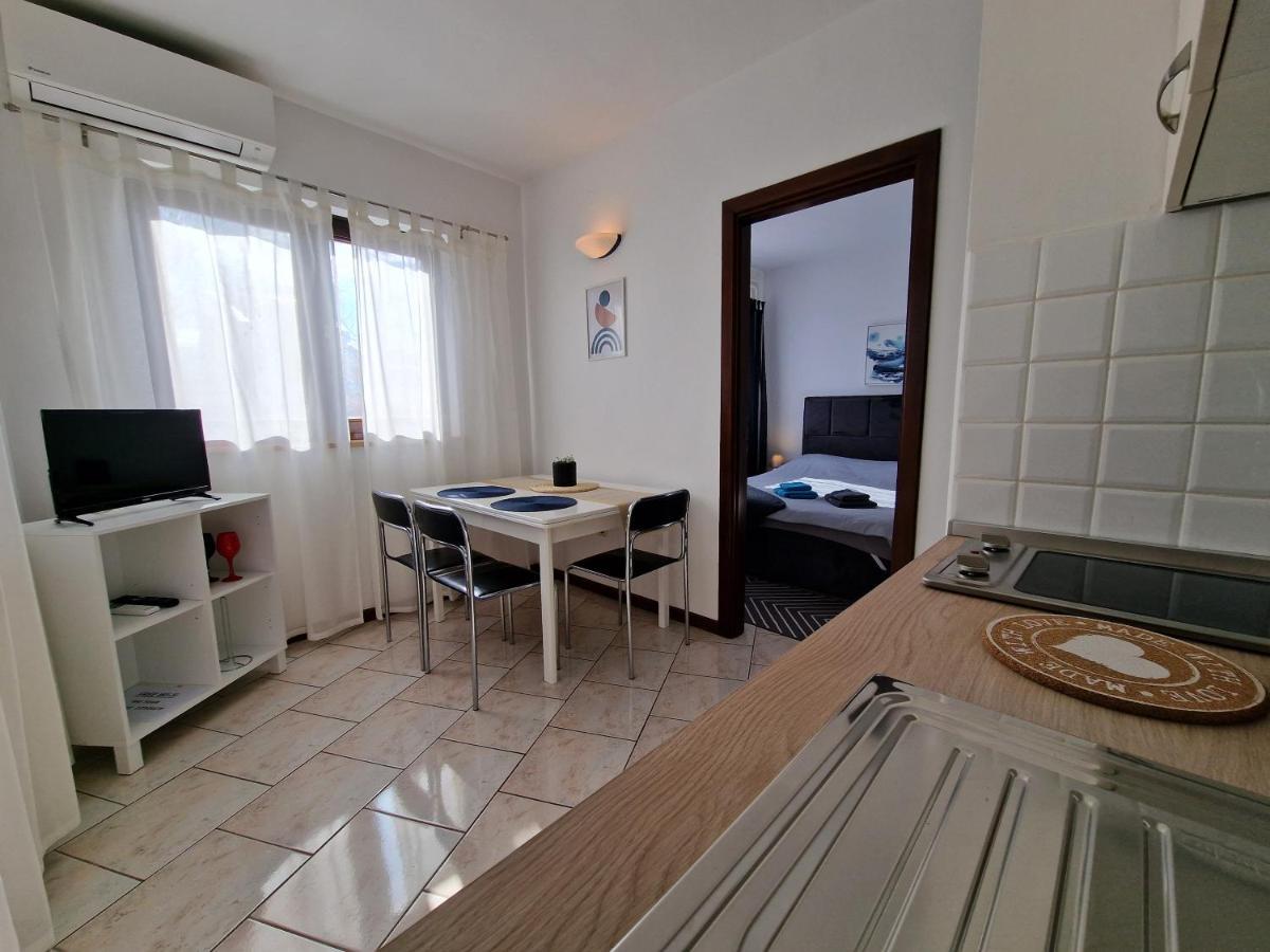 Apartments Katarina - New Renovated ロヴィニ エクステリア 写真