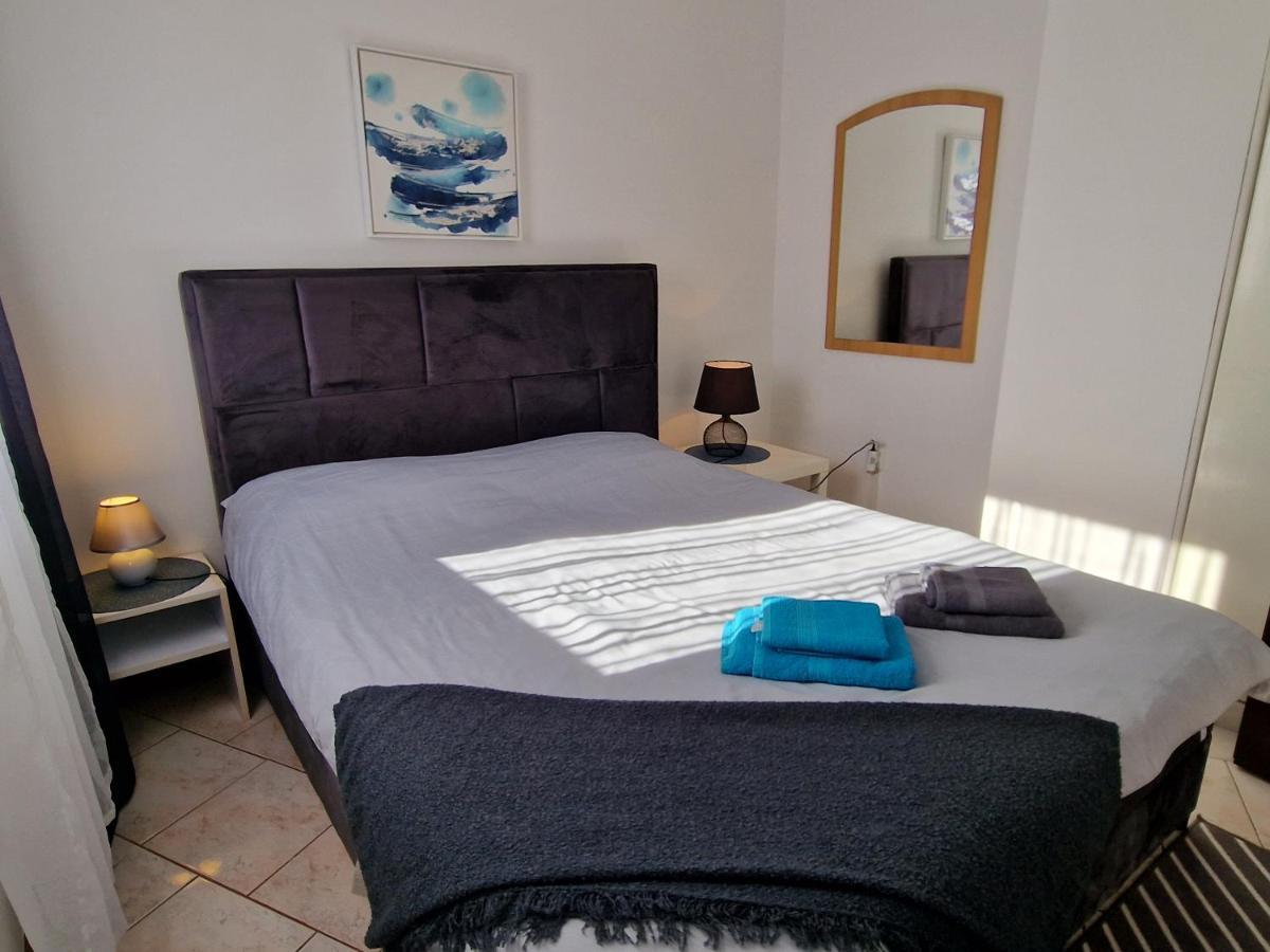 Apartments Katarina - New Renovated ロヴィニ エクステリア 写真