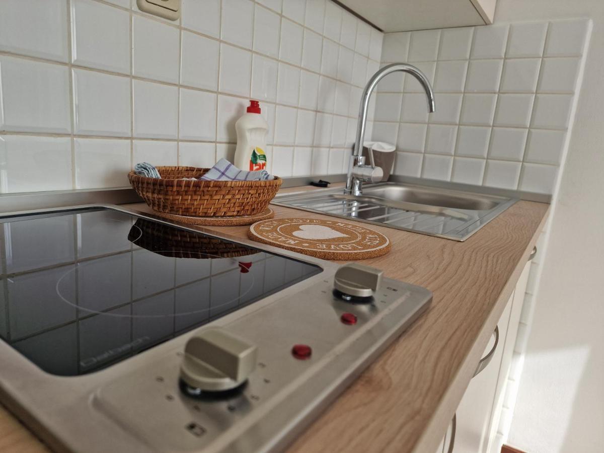 Apartments Katarina - New Renovated ロヴィニ エクステリア 写真
