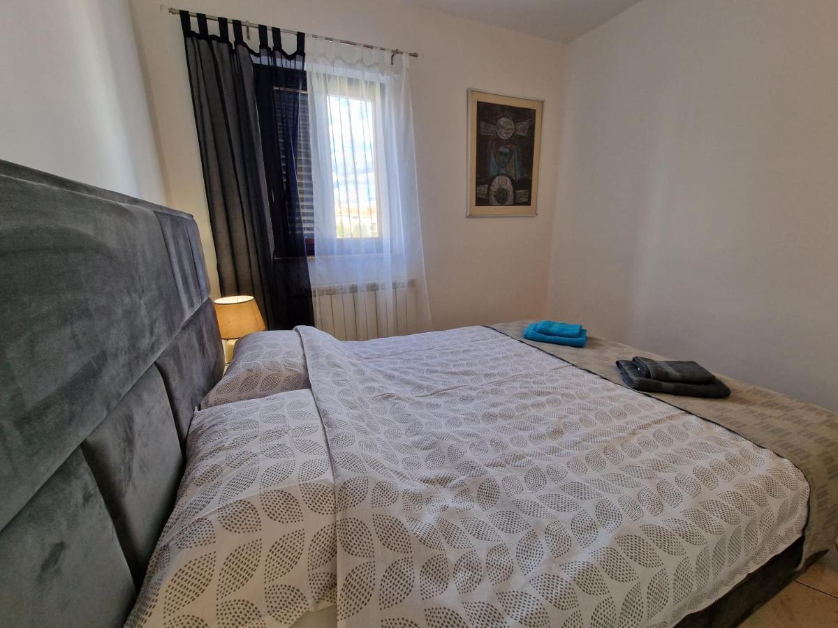 Apartments Katarina - New Renovated ロヴィニ エクステリア 写真