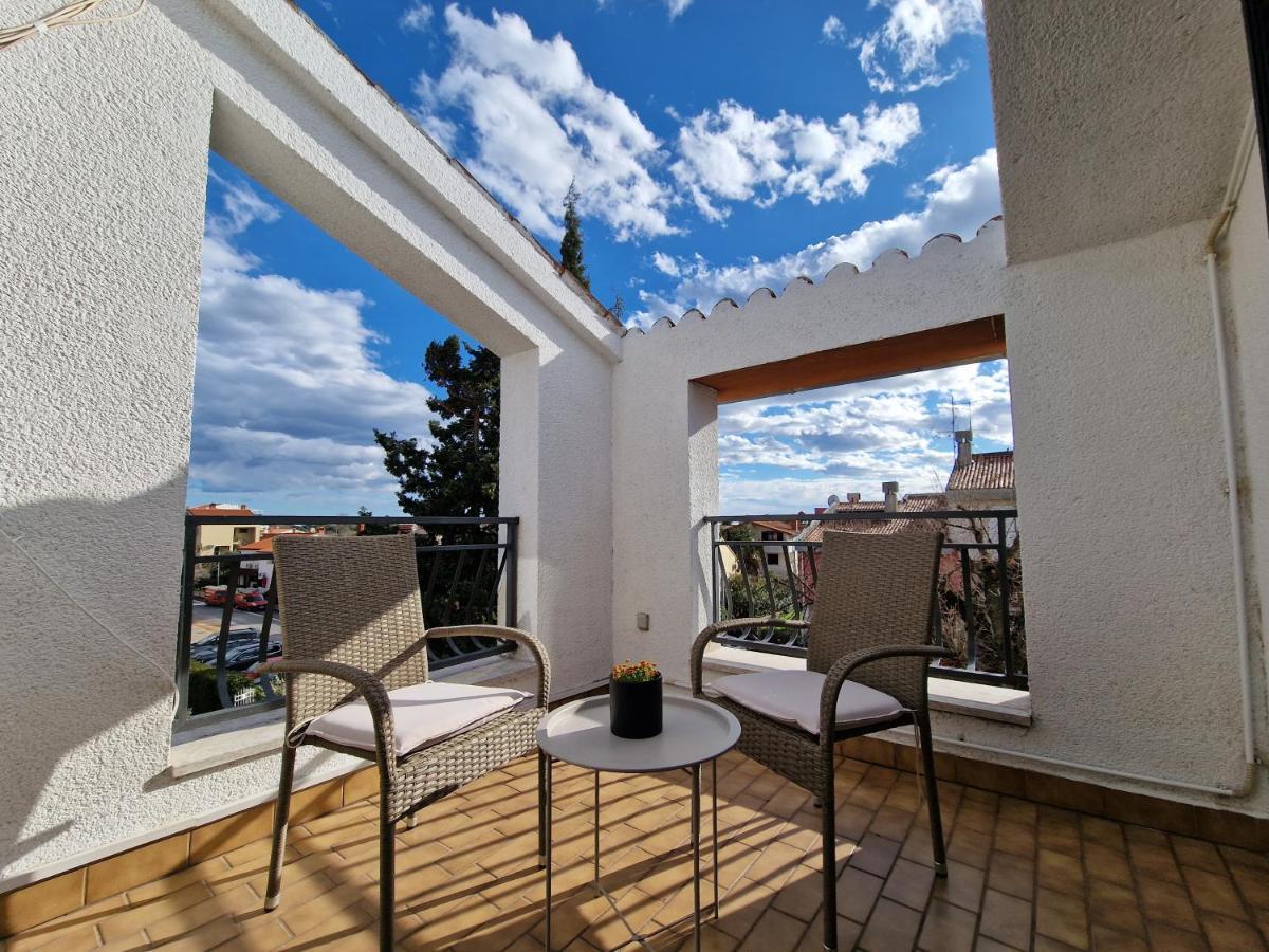 Apartments Katarina - New Renovated ロヴィニ エクステリア 写真