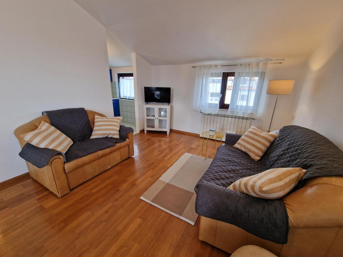 Apartments Katarina - New Renovated ロヴィニ エクステリア 写真