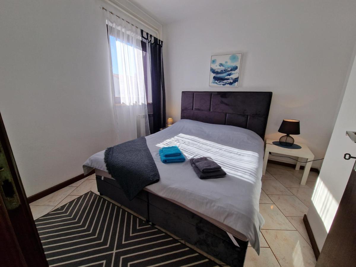 Apartments Katarina - New Renovated ロヴィニ エクステリア 写真